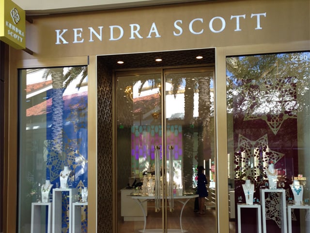 THE SHOPS AT LA CANTERA